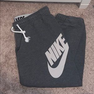 nike cropped sweatpants